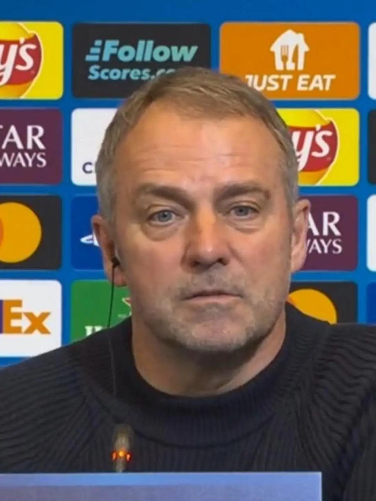 Bild zu: "Folgenschwere Fehlentscheidung? Hansi Flick wettert gegen Video-Schiri"