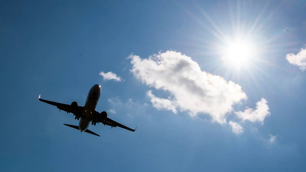 Bild zu: "Wegen Kerosin-Krise! Ist unser Sommerurlaub in Gefahr?"