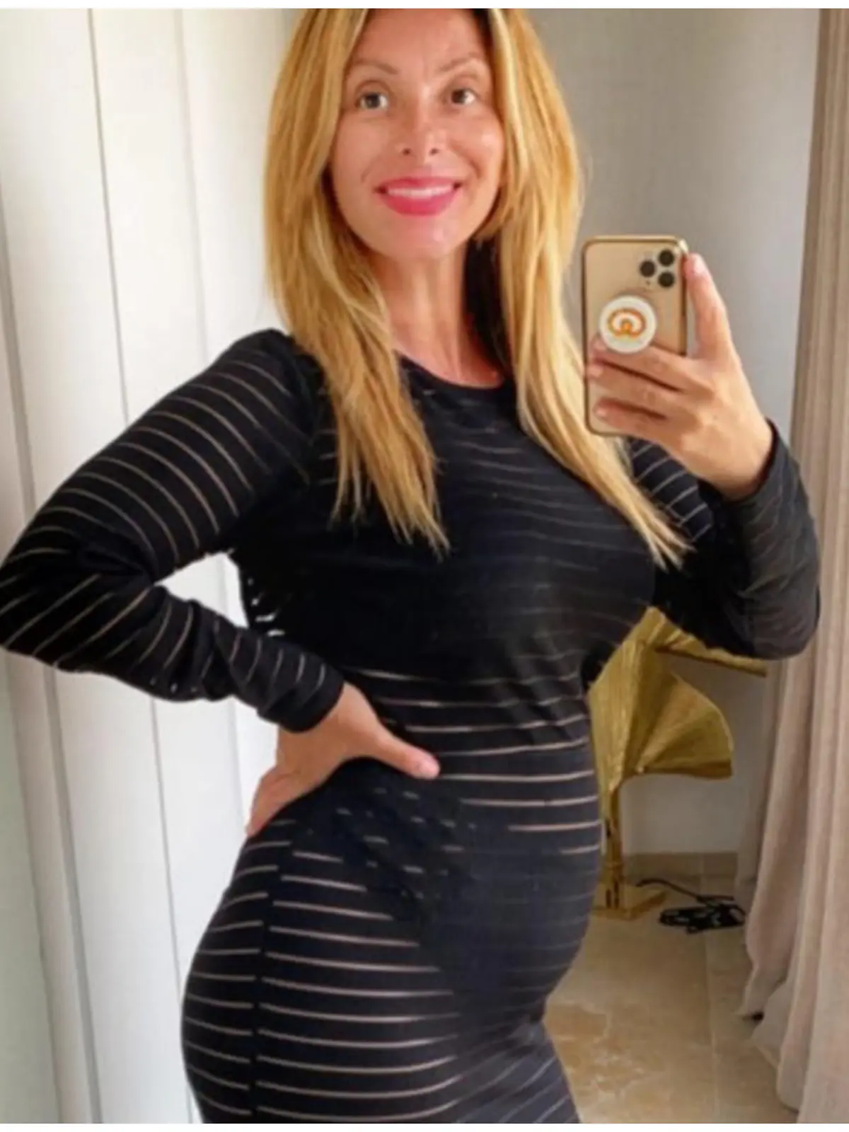 Gülcan Kamps gibt ein Babybauch-Update