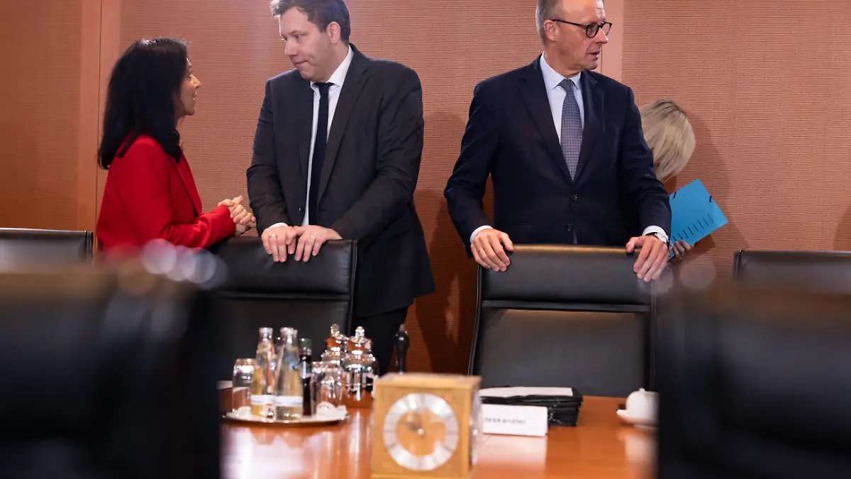 German Chancellor Friedrich Merz (R), Economy Minister and Vice Chancellor Lars Klingbeil (C), and Energy Minister Katherina Reiche (L) are pictured prior to the weekly cabinet meeting at the Chancellery in Berlin, Germany, on December 10, 2025. (Photo by Emmanuele Contini/NurPhoto)