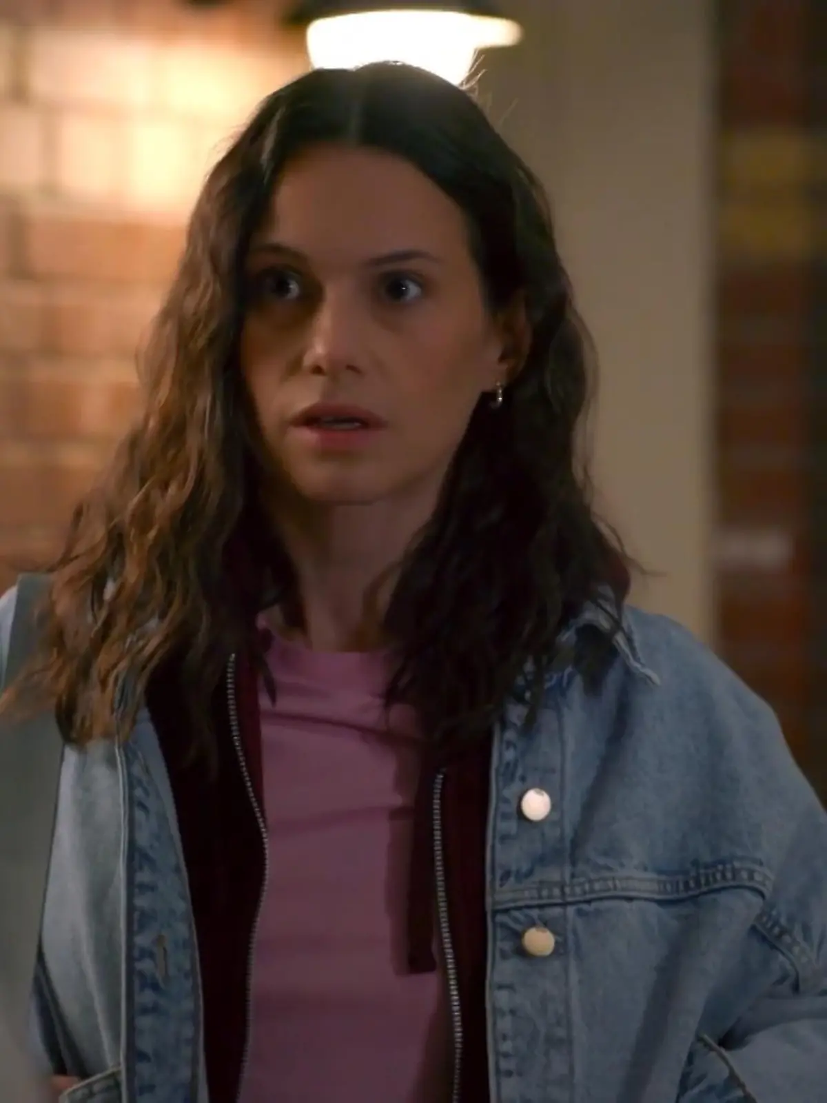 Bild zu: "Was will diese Frau in der Schillerallee?"