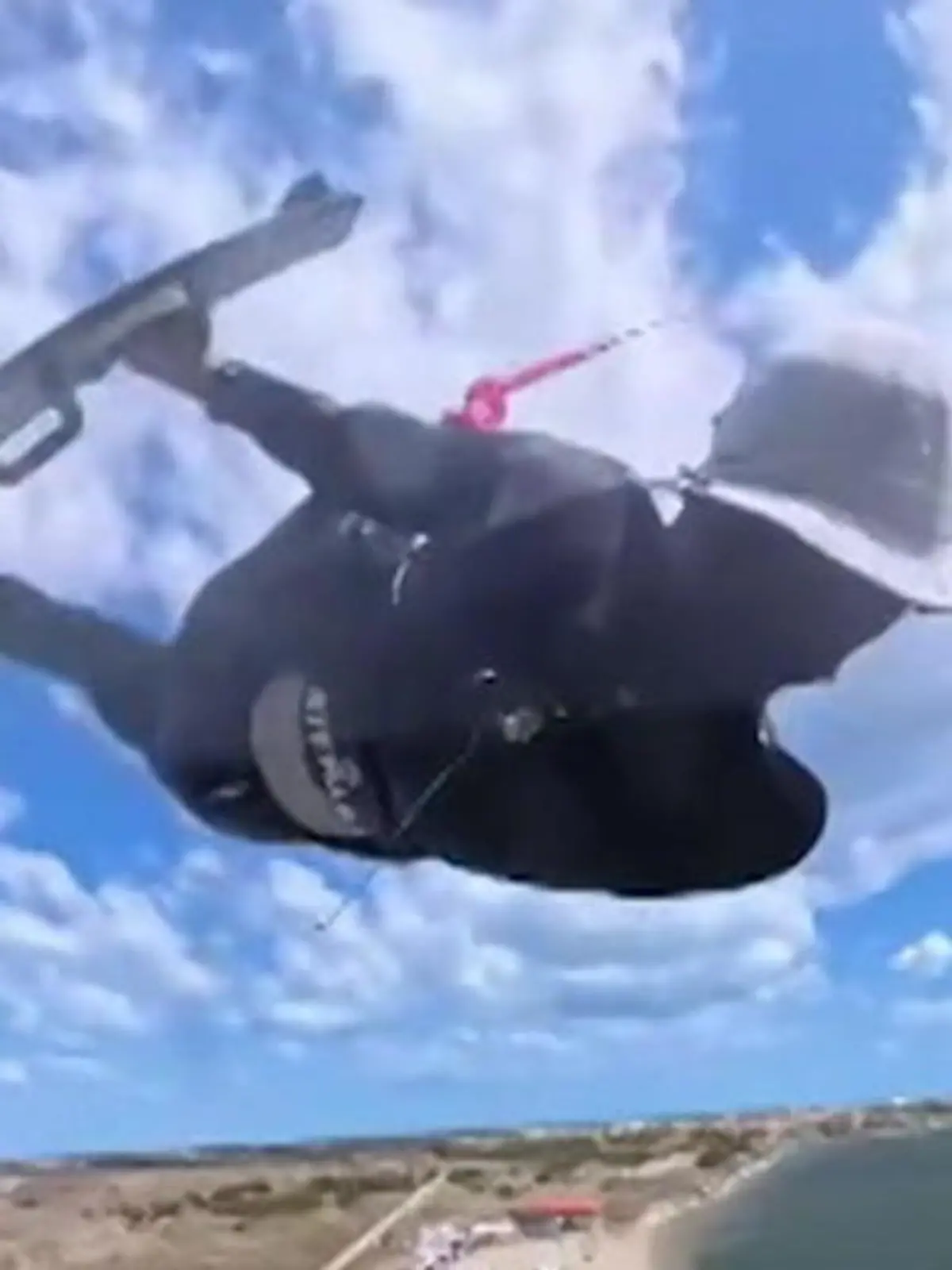 Bild zu: "Kite-Surfer bricht mit DIESEM Sprung Weltrekord – und riskiert sein Leben! "