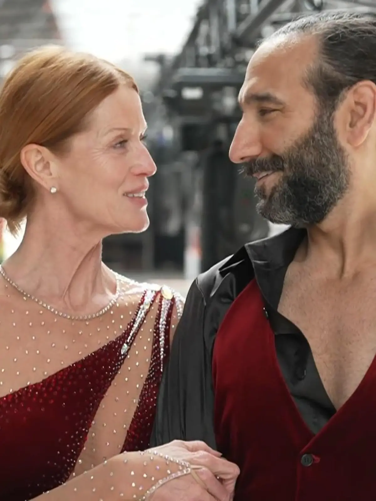 Bild zu: "Training im Pflegeheim! Esthers Mama hat Massimo genau im Blick"