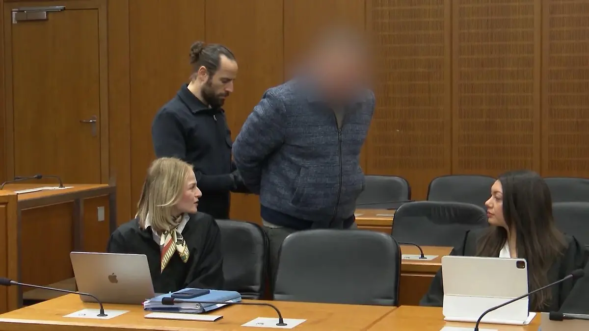 Mord statt Sex-Unfall? Mann soll Ehefrau aus 22. Stock in Tod gestoßen haben Marta M. stürzt von Frankfurter Hotel-Balkon