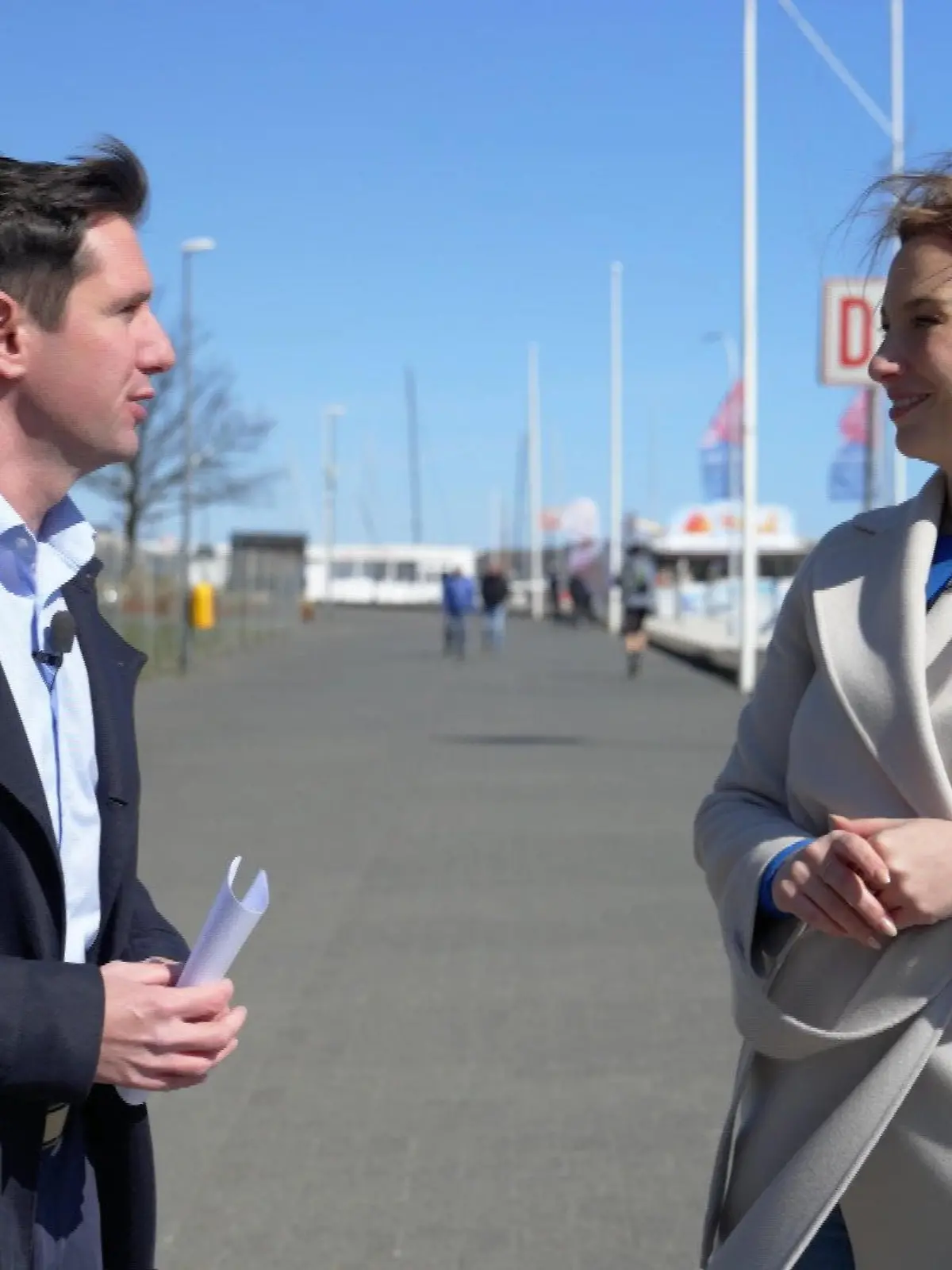 Bild zu: "Innenministerin Finke ist "Feuer und Flamme""