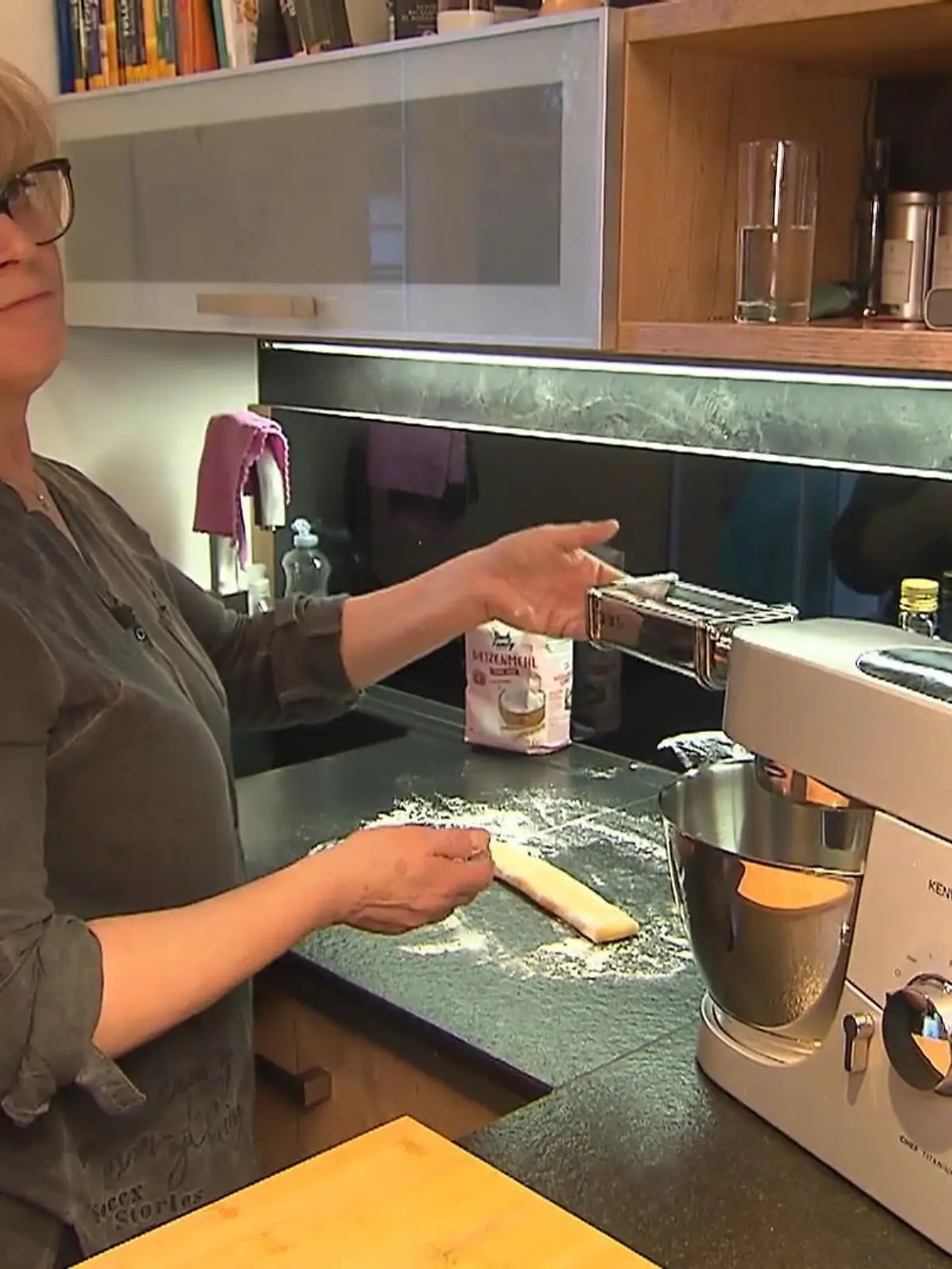 Bild zu: "Annetts Küchenmaschine ist nicht perfekt"