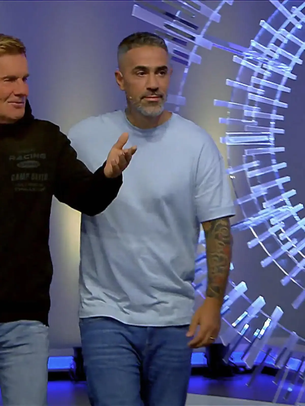 Bild zu: "Die Jury-Herren sind bei Isis Outfit geteilter Meinung"