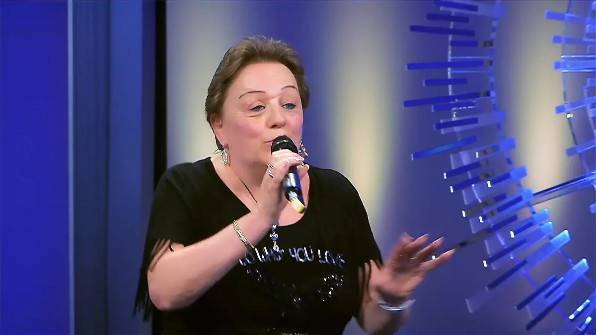 Karaoke-Fan Gaby will auf die große Bühne Rufen gleich alle "Zu-Ga-Bi?"