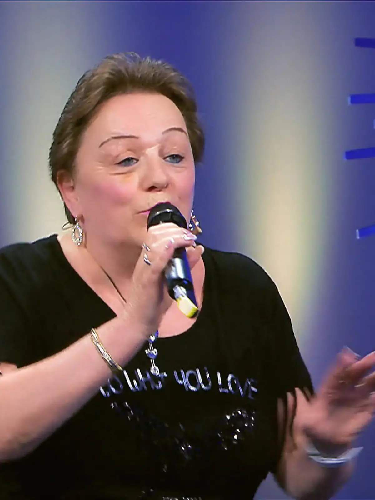 Bild zu: "Karaoke-Fan Gaby will auf die große Bühne"