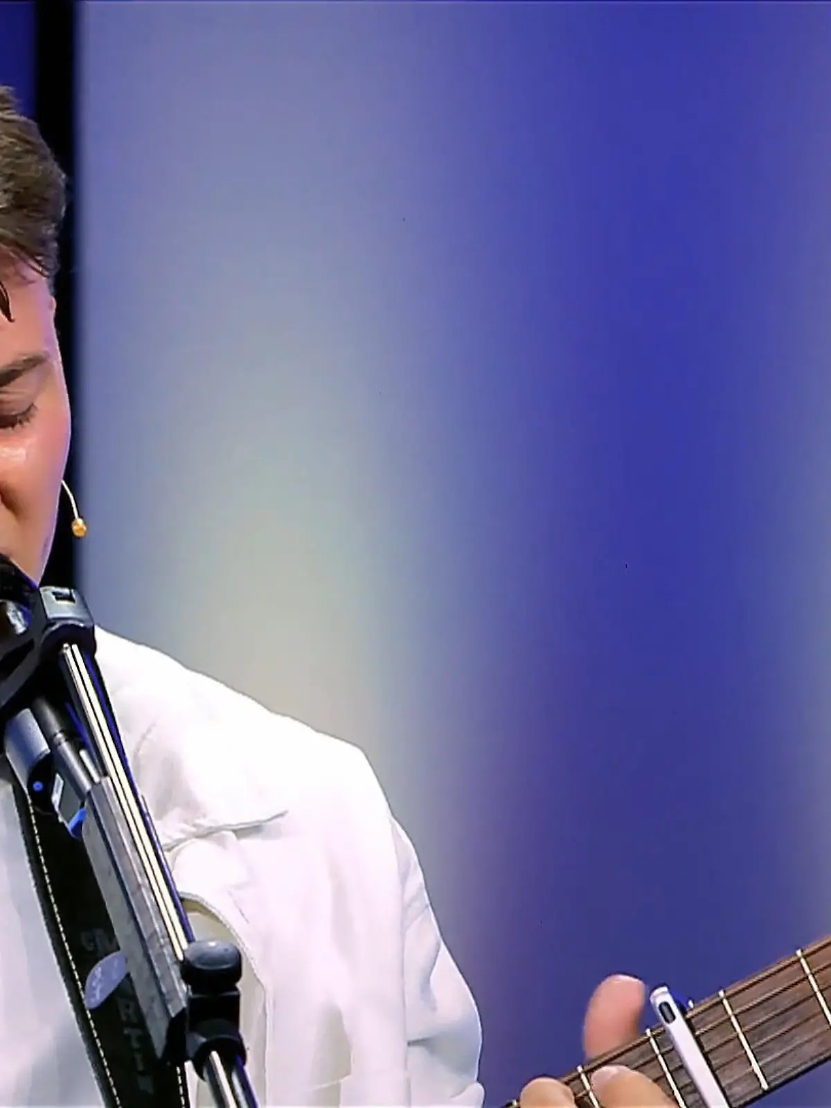 Bild zu: "Leon ist als Straßenmusiker durch Europa gezogen"