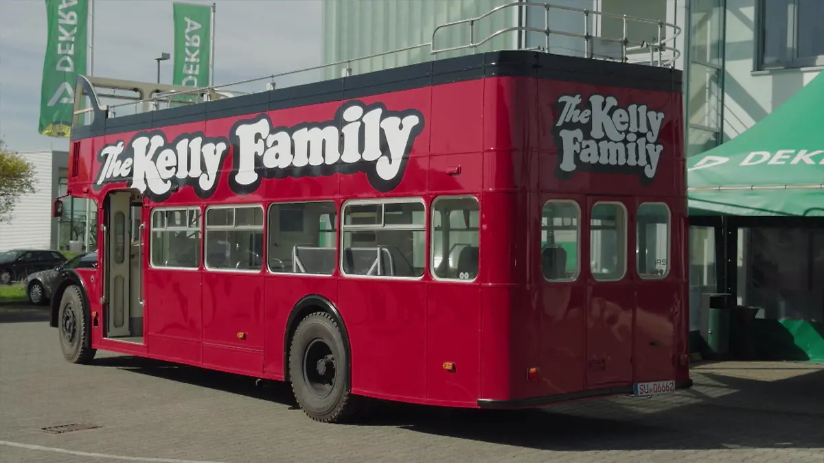 Joey Kelly macht berühmten Familien-Bus wieder fit! Herzstück der Kelly Family