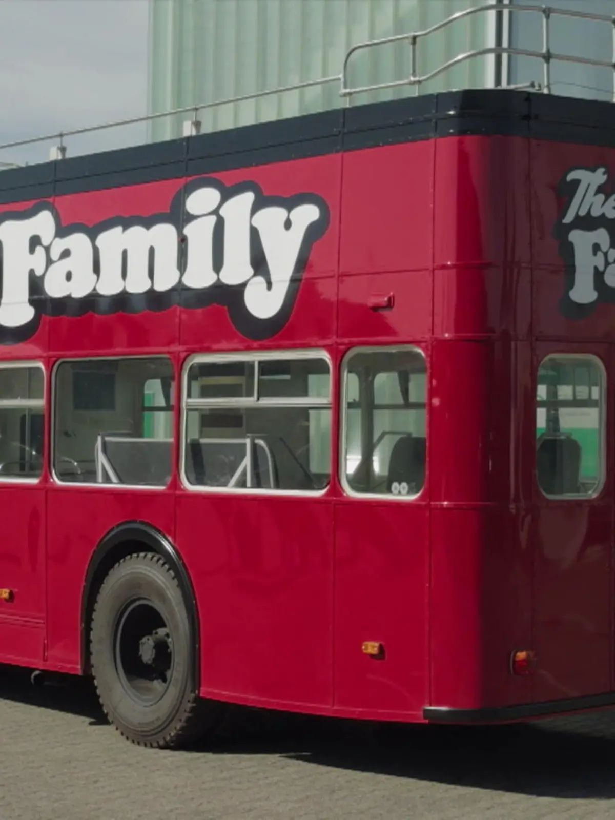 Bild zu: "Joey Kelly macht berühmten Familien-Bus wieder fit!"