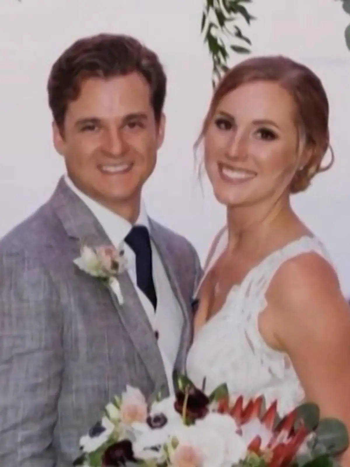 Bild zu: "„Sie war komplett blutüberströmt” – Arzt wollte seine Ehefrau wohl von Klippe stoßen"