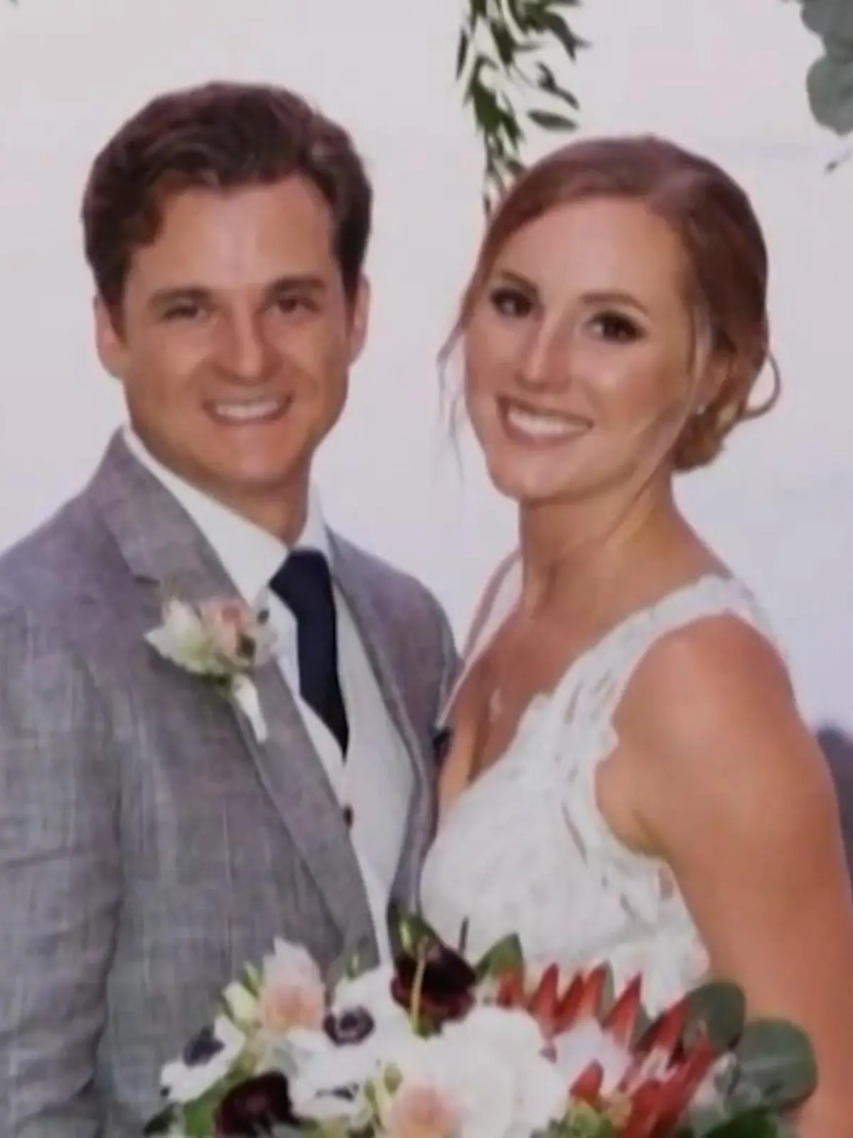 Bild zu: "„Sie war komplett blutüberströmt” – Arzt wollte seine Ehefrau wohl von Klippe stoßen"