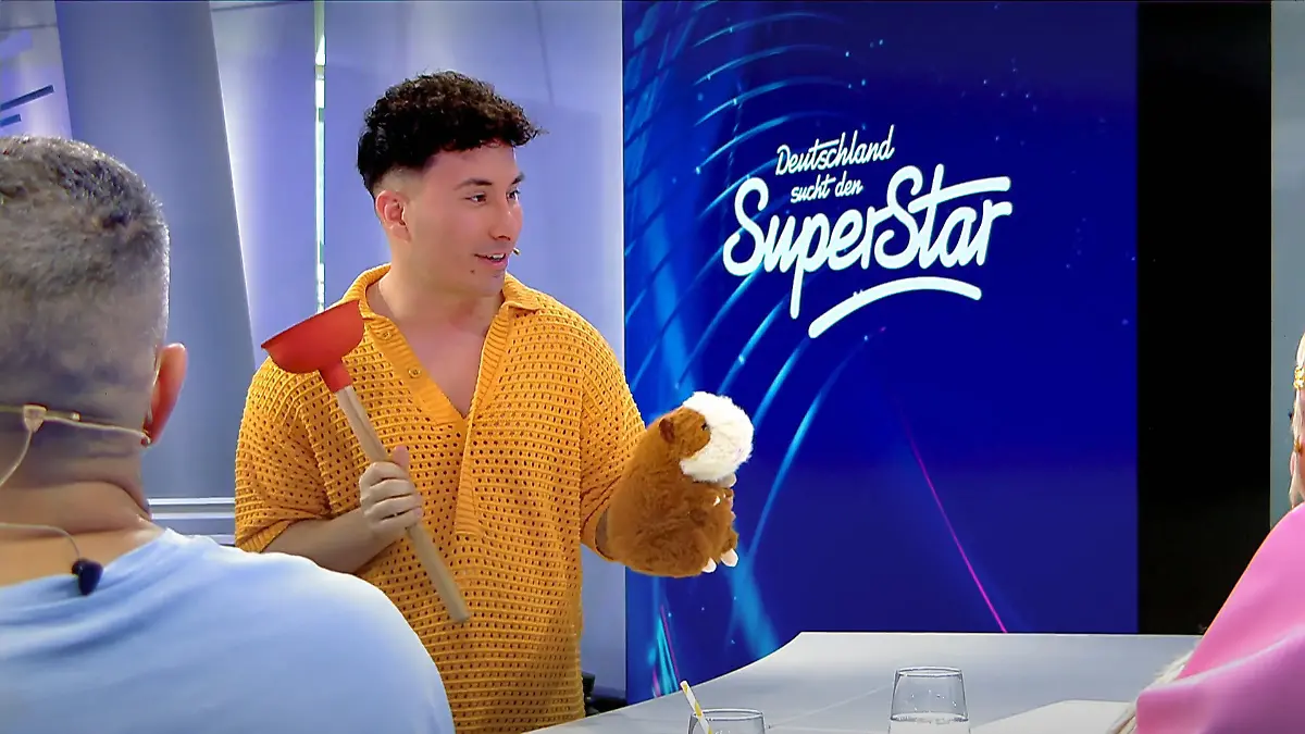 Armselig oder witzig? Elyas Auftritt ist mehr als schräg Singt er auch?