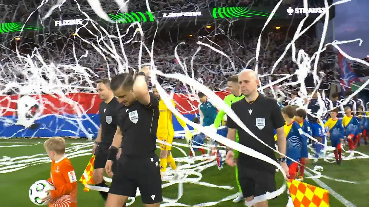 Klopapier-Regen! Fans bereiten Europa League-Spielern kuriosen Empfang – aus DIESEM Grund Chaos im Fußball-Stadion London