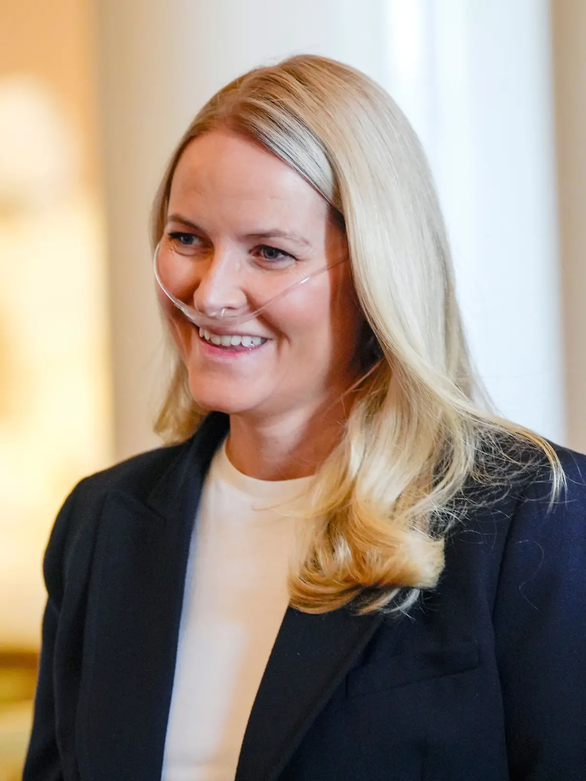 Bild zu: "Sorgen um Mette-Marit! Hier tritt die Kronprinzessin mit Sauerstoffgerät auf"