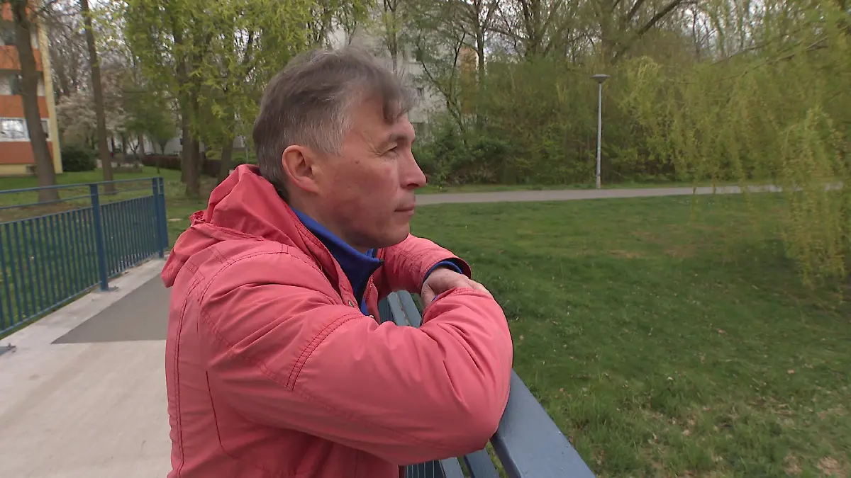 Robert Latypov blickt in die Ferne.