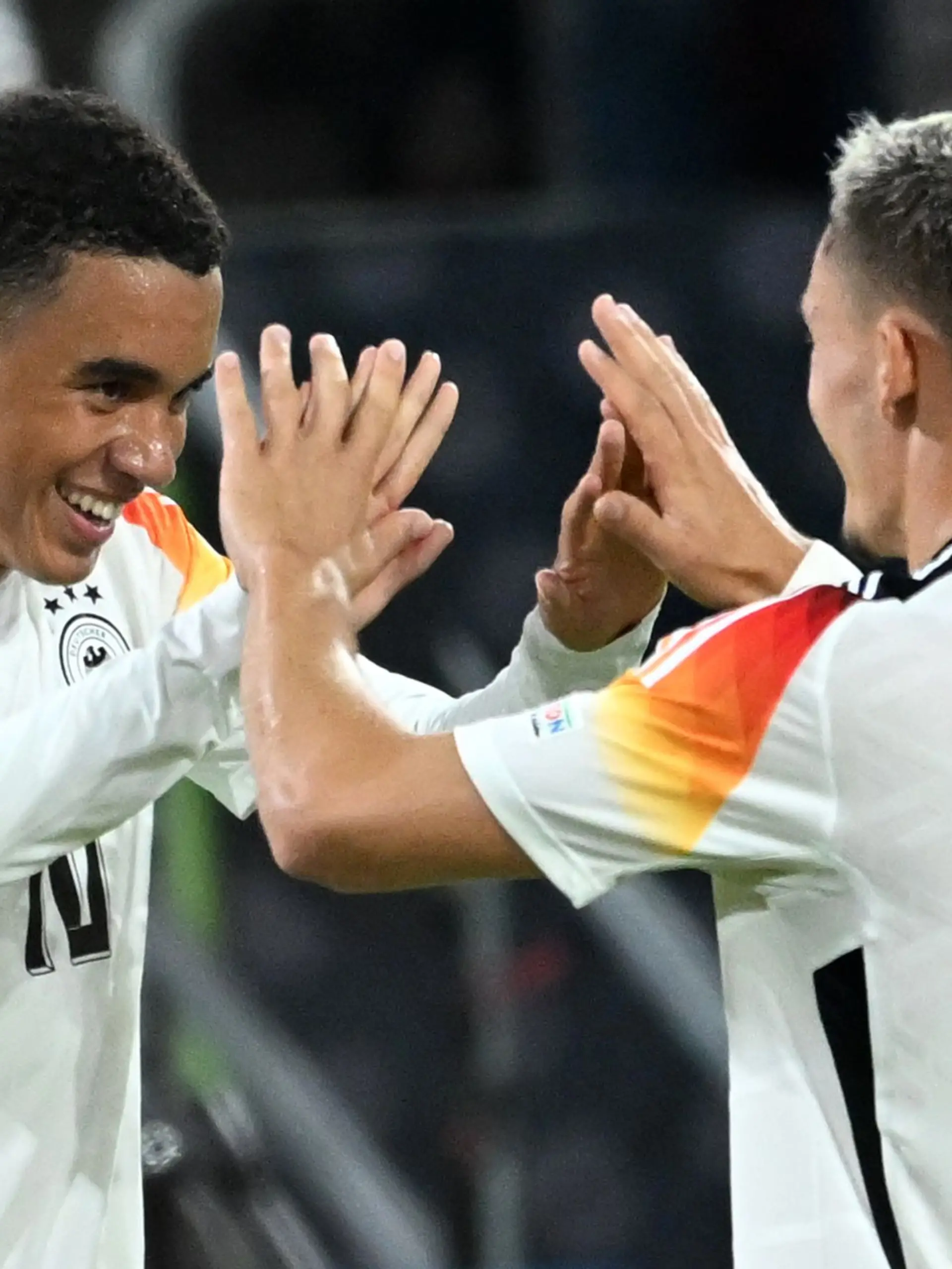 Die Spiele der Fußball-WM 2026, für die sich die DFB-Stars Jamal Musiala und Florian Wirtz qualifizieren wollen, werden bei der Telekom zu sehen sein.
