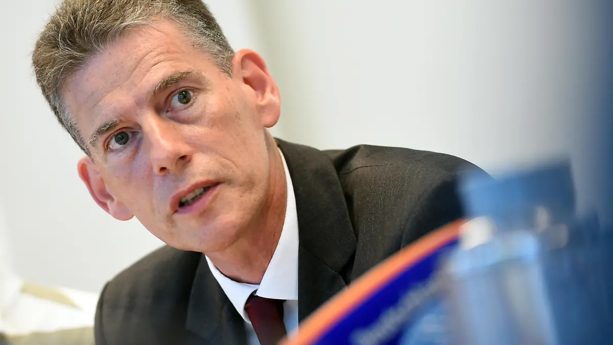Martin Weyand, Hauptgeschäftsführer Wasser/Abwasser beim BDEW, bei einem Pressegespräch des BDEW im Jahr 2015