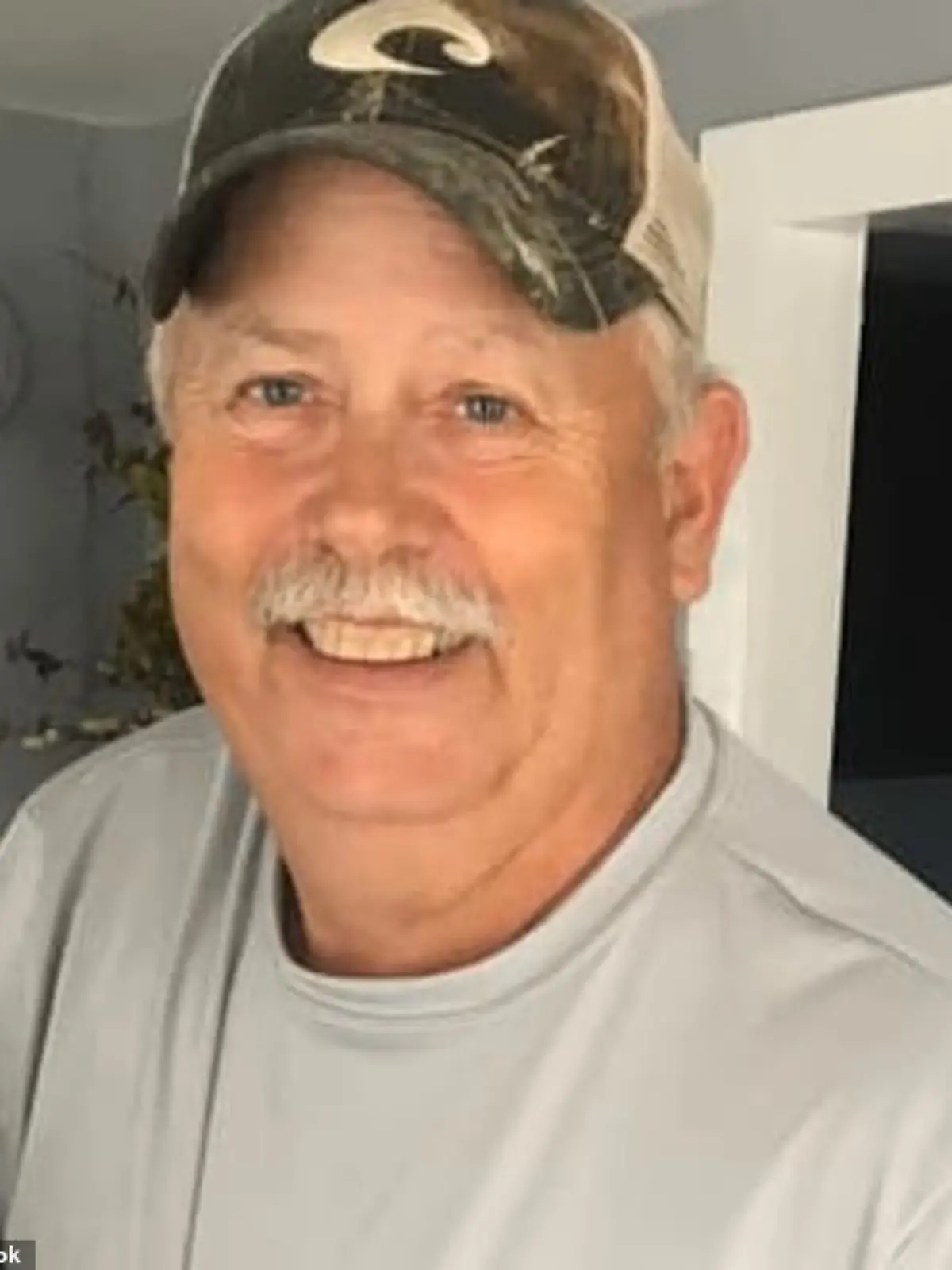 Bild zu: "Sie sprang ins Meer, um ihn zu retten – doch der Mann wird wegen Doppelmords gesucht"