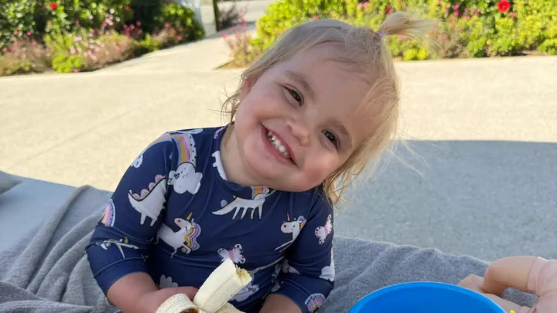 Die kleine Leni ist an Kinderdemenz erkrankt.