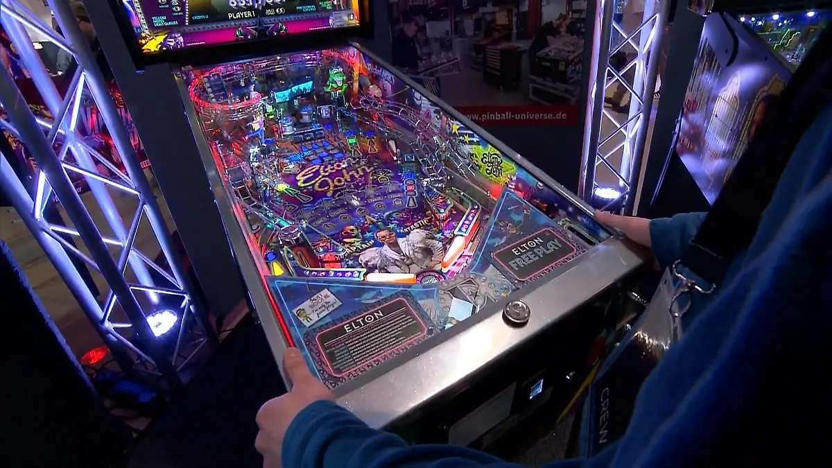 Flipper-Meisterschaft in Bielefeld Blinkende Klassiker