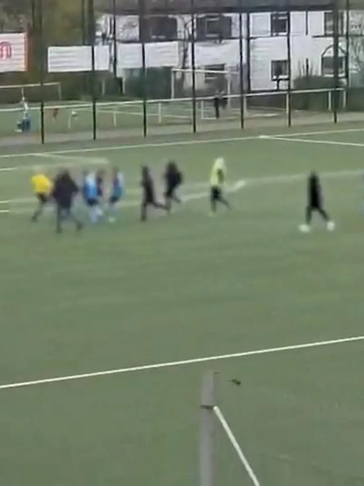 Bild zu: "Schiri-Streik nach Angriff"