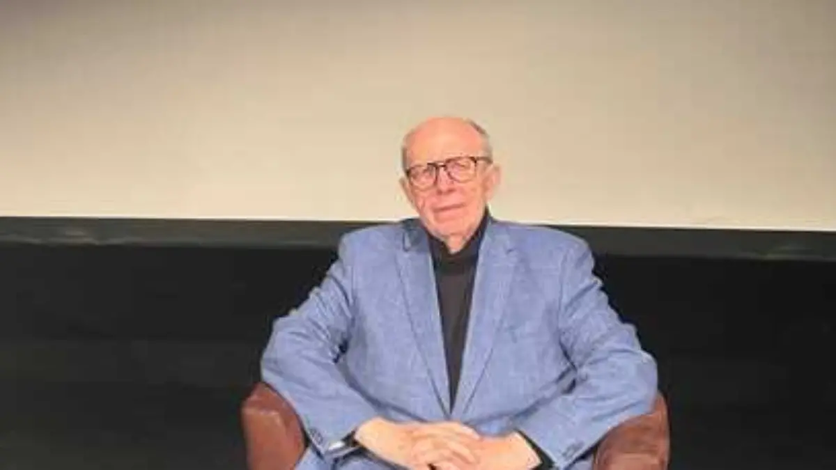 Reiner Calmund begeistert aktuell seine Fans mit der Show „Ein runder Abend mit Fußball & Freunden“. Hier im legendären Volkstheater am Rudolfplatz in Köln.