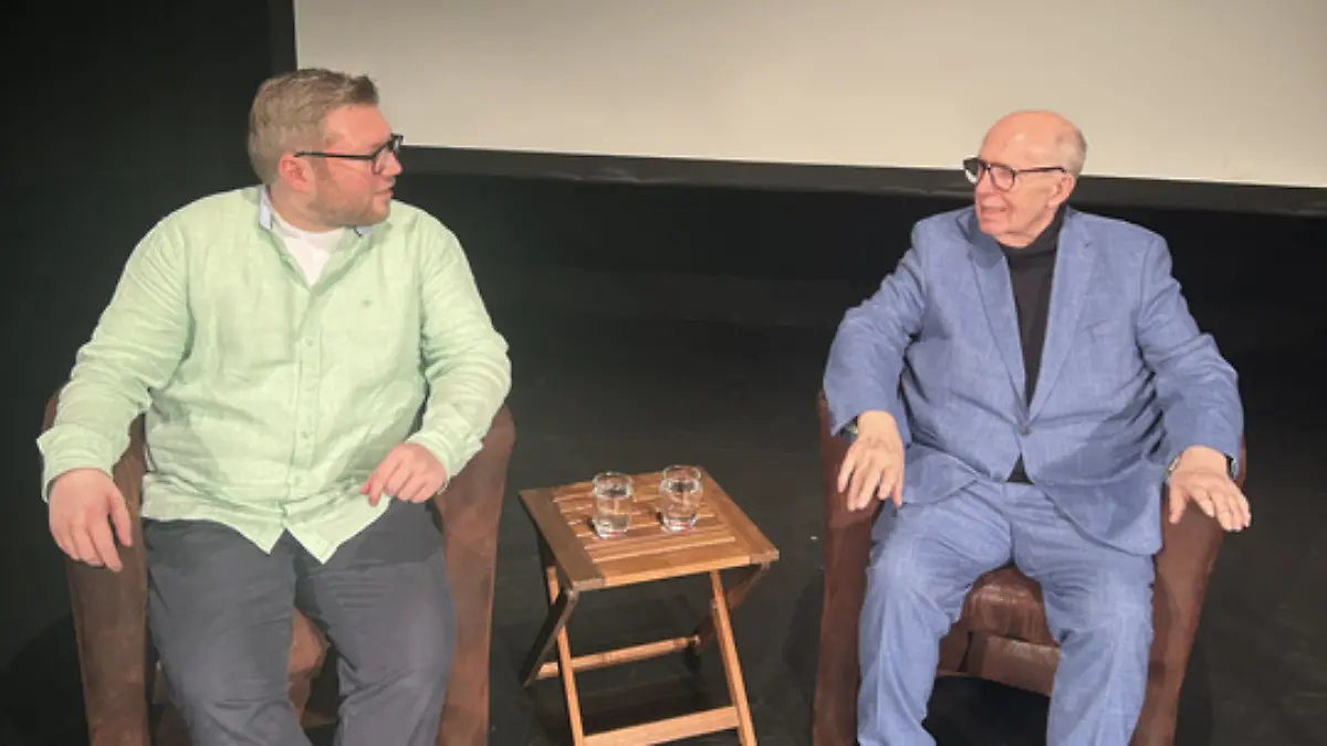 RTL-Reporter Kai Franzke Jr. traf Reiner Calmund vor seiner Show in Köln schon auf der Bühne.