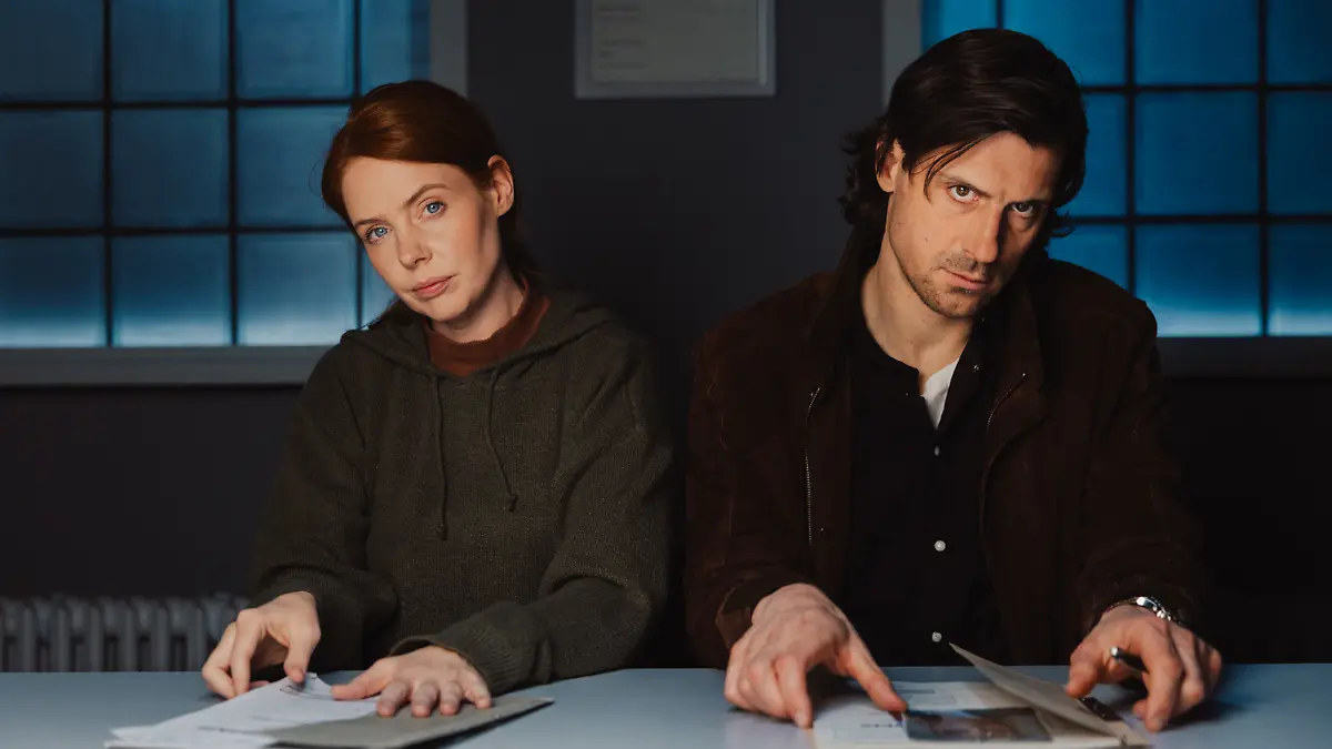 Toni (Olivia Marei) und Holger (Timo Hastenpflug) bilden ein neues Ermittler-Duo bei GZSZ. 