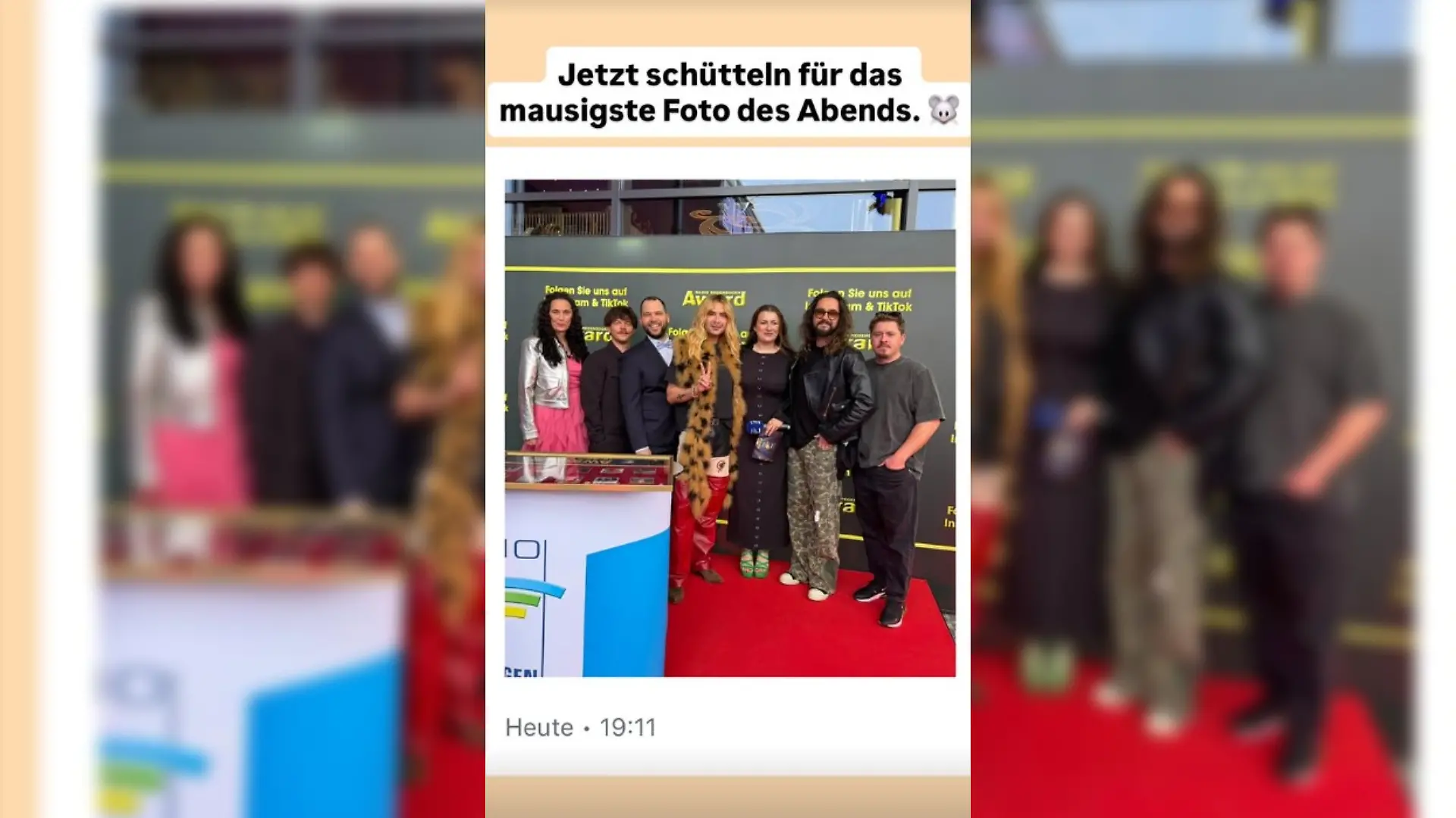 Gustav Schäfer mit „Tokio Hotel” beim „Radio Regenbogen”-Award