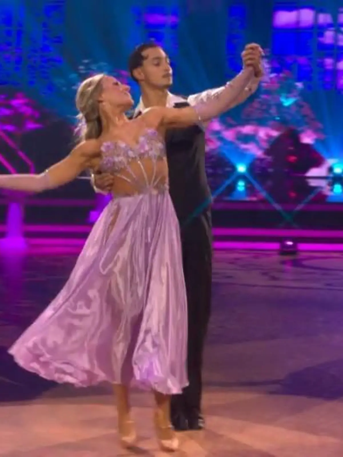 Bild zu: "Milano zeigt beim Slowfox seine weiche Seite"