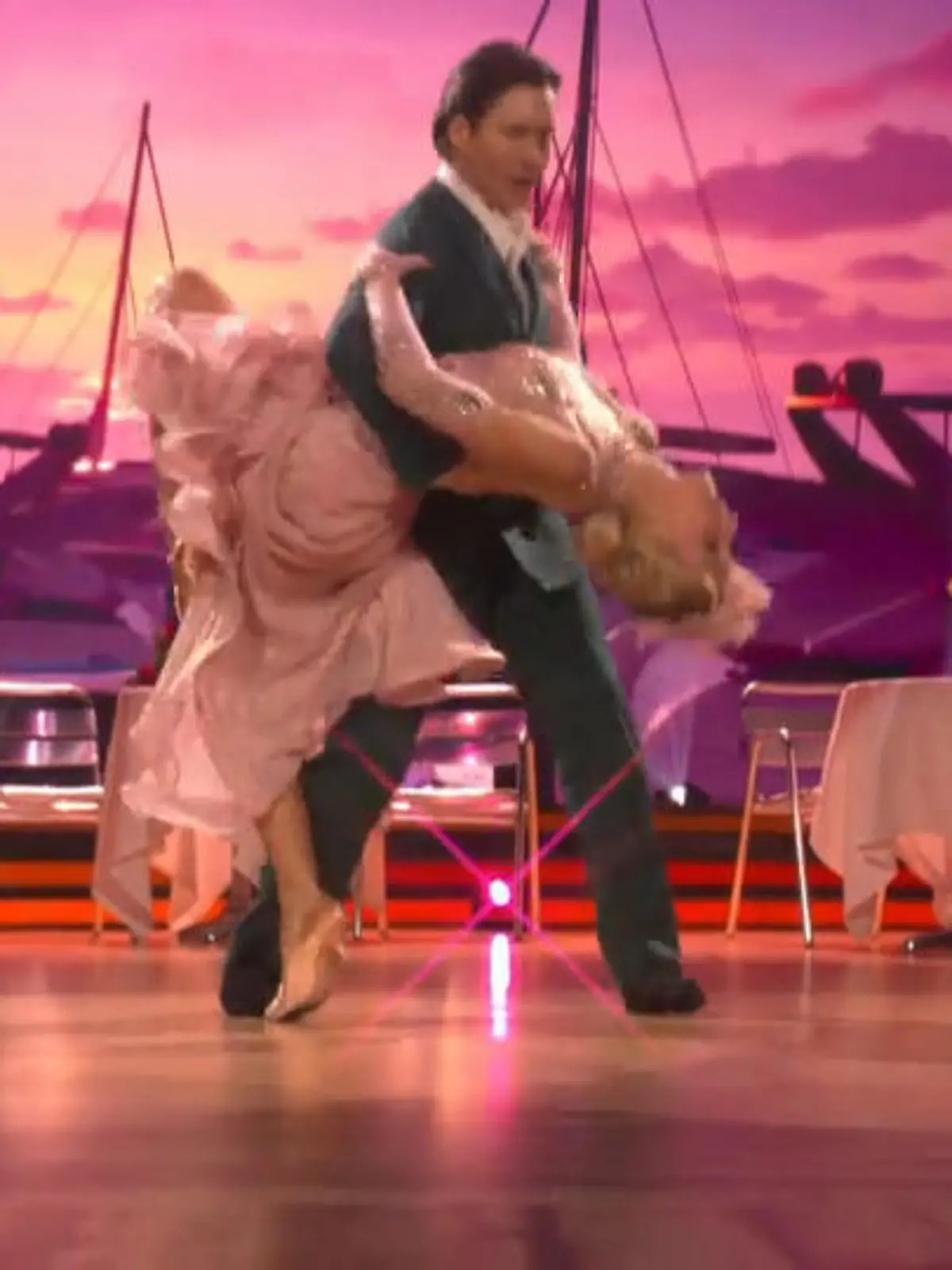 Bild zu: "Slowfox mit Wow-Faktor: Anna-Carina und Evgeny holen Jury-Applaus und Standing Ovations"