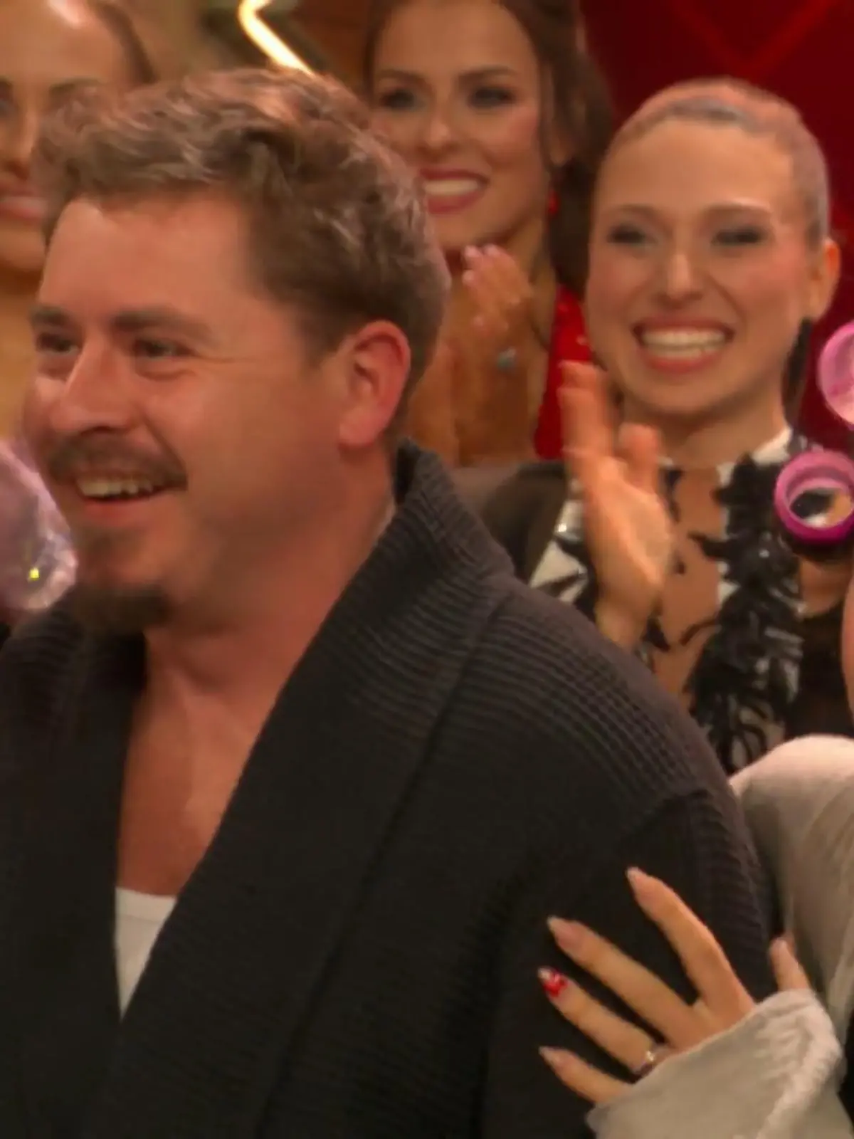 Bild zu: "Hier trifft Gustav endlich bei "Let's Dance" ein"