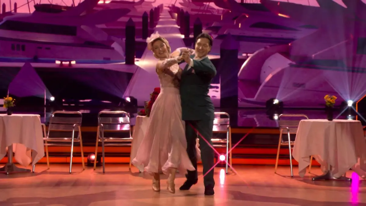 Anna-Carina Woitschack zeigt einen fast perfekten Slowfox Let’s Dance 2026