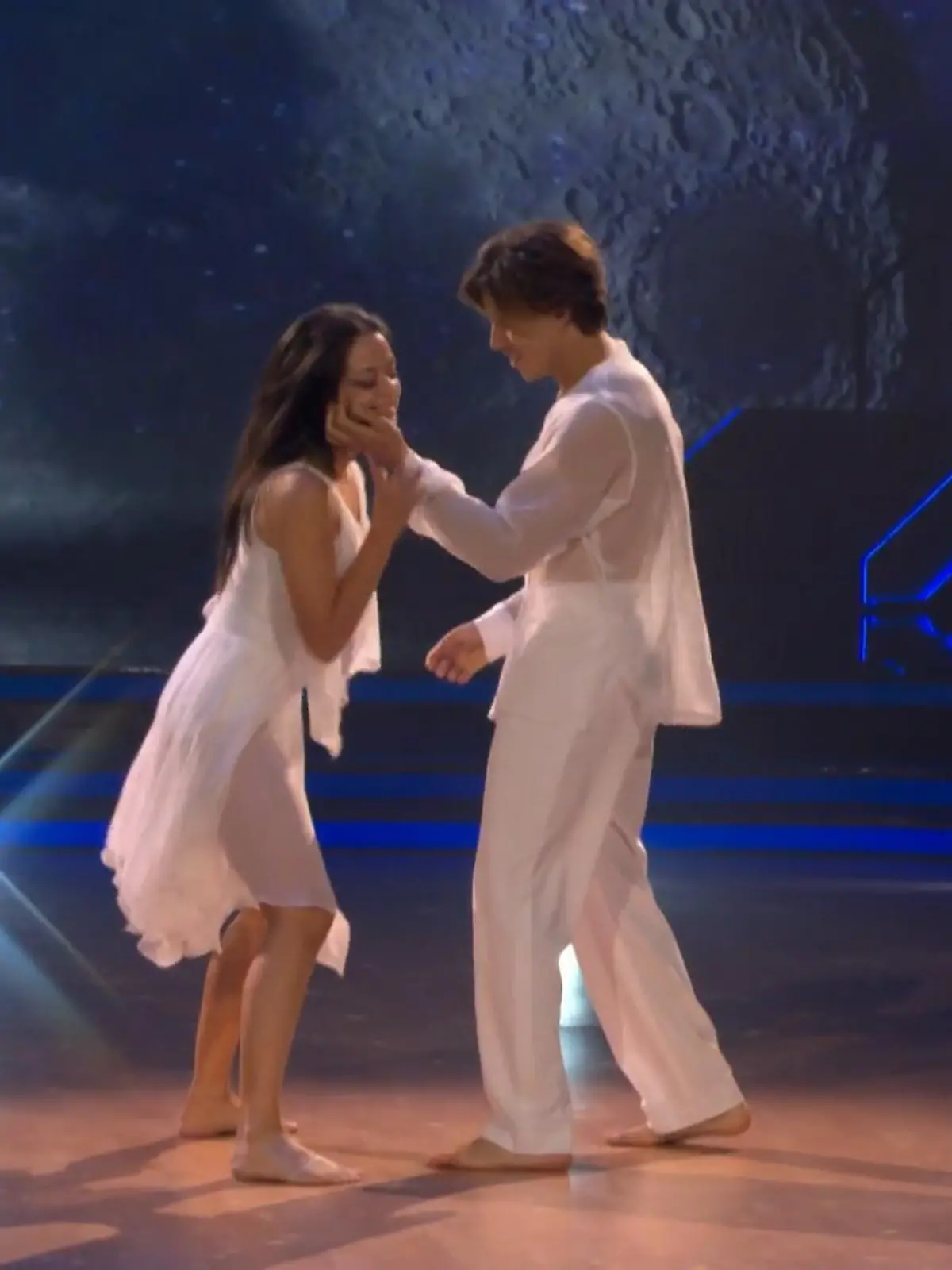 Bild zu: "Joachim Llambi steht auf! Joel Mattli begeistert mit seinem Contemporary"