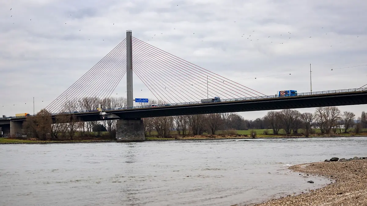 Bild zu: "Sperrung der Bonner Nordbrücke sorgt für Chaos"