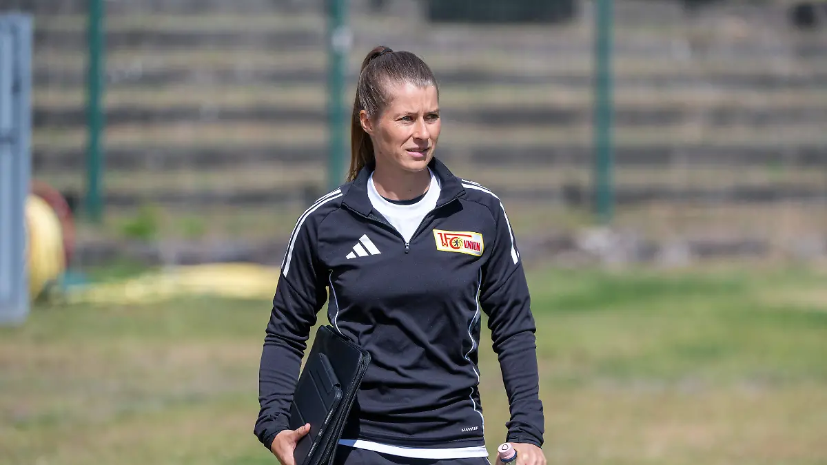 Fußball, U 19, Saison 2025/26, A-Junioren Bundesliga, DFB-Nachwuchsliga 4. Spieltag / Vorrunde Gruppe C, 1. FC Union Berlin - Chemnitzer FC, Trainerin Marie-Louise Eta U19, 1. FC Union Berlin, 24.08. 2025, *** Soccer, U 19, Season 2025 26, A Junior Bundesliga, DFB Nachwuchsliga 4 Matchday Preliminary Round Group C , 1 FC Union Berlin Chemnitzer FC, Coach Marie Louise Eta U19, 1 FC Union Berlin , 24 08 2025, Copyright: xMatthiasxKochx