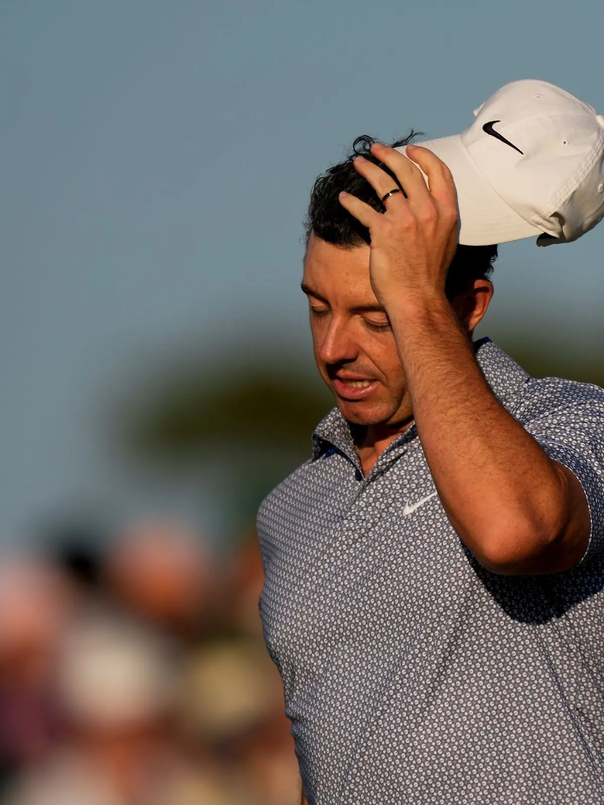 Bild zu: "Golf-Star McIlroy büßt klare Masters-Führung ein"