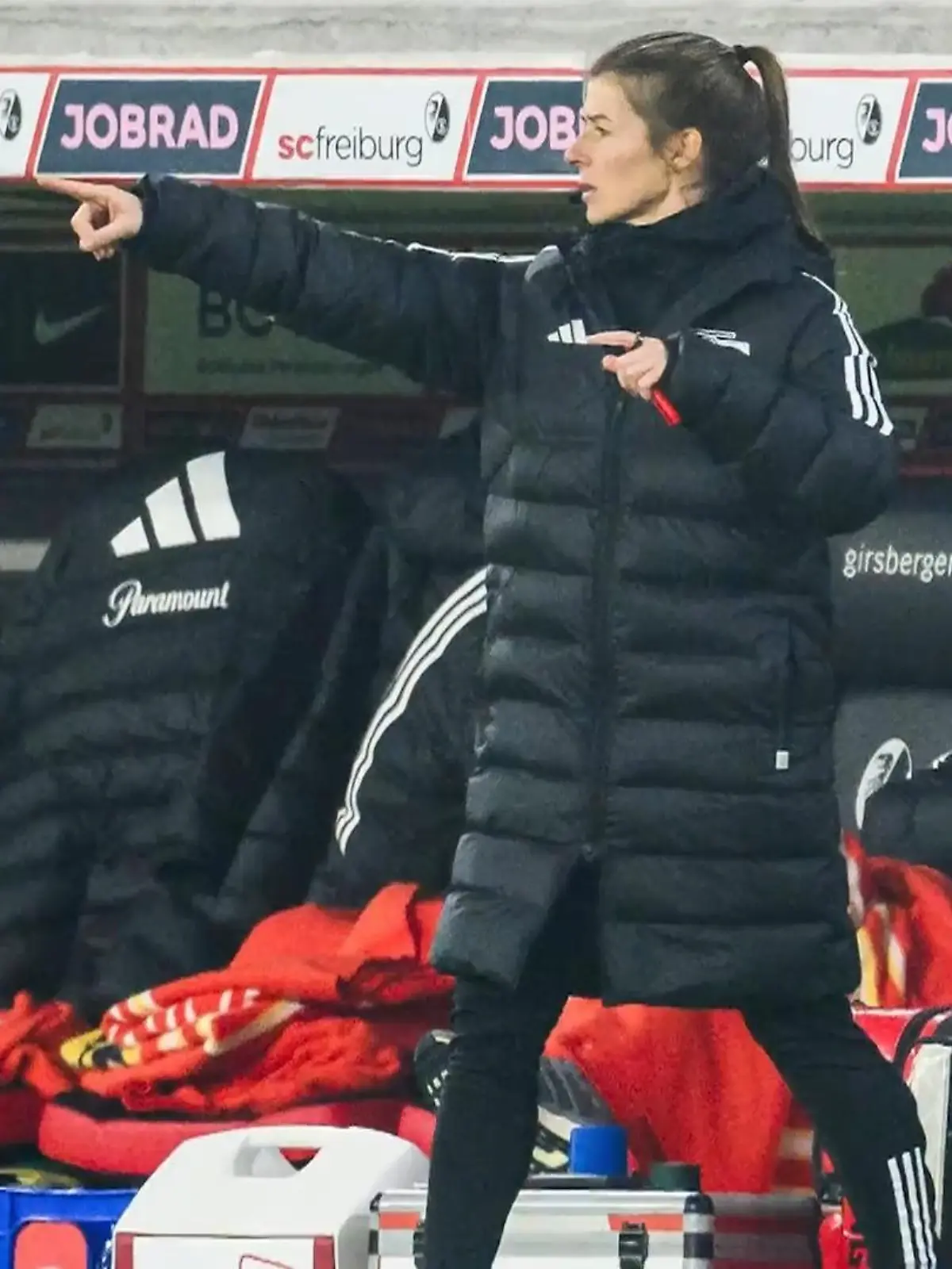 Bild zu: "Marie-Louise Eta trainiert als erste Frau Bundesliga-Männerverein"