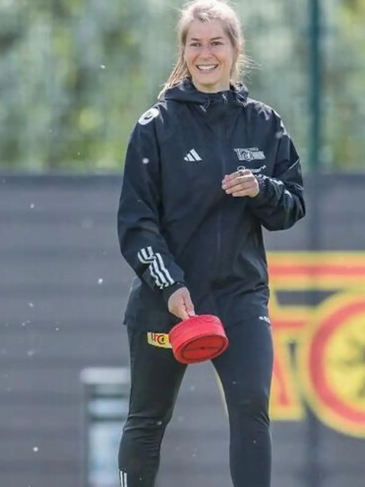 Bild zu: "Fußball-Geschichte! SIE trainiert jetzt als erste Frau einen Bundesligaverein"