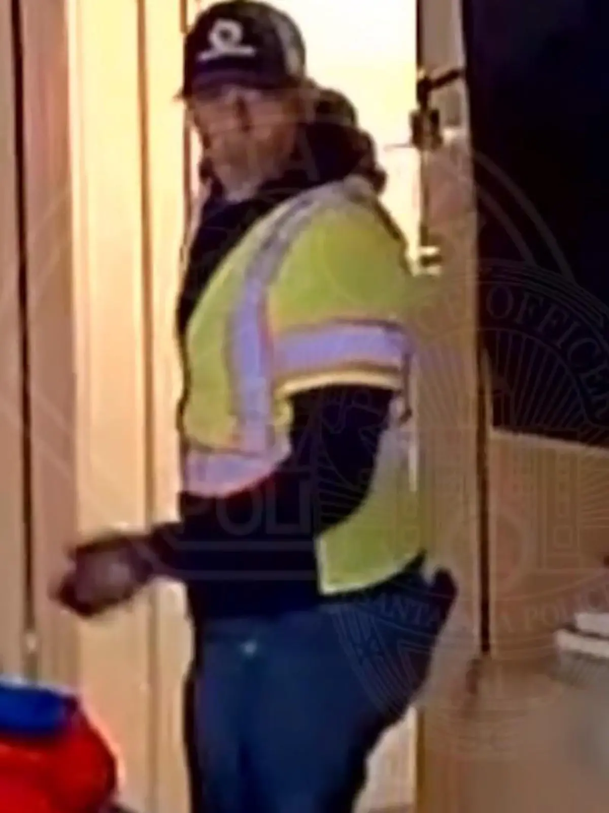 Bild zu: "Schock-Einbruch! Verkleideter Mann macht fette Luxus-Beute – trotz Hund in der Wohnung"