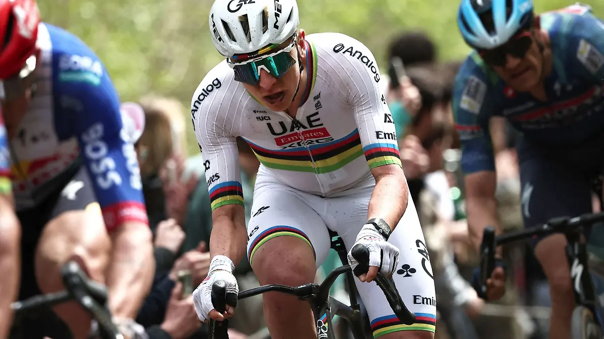 Tadej Pogacar hatte selbst zweimal Defekt.