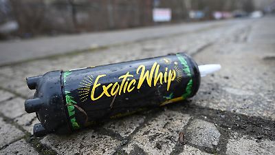 Lachgas & K.o.-Tropfen: Neues Verbot schützt Minderjährige und Opfer