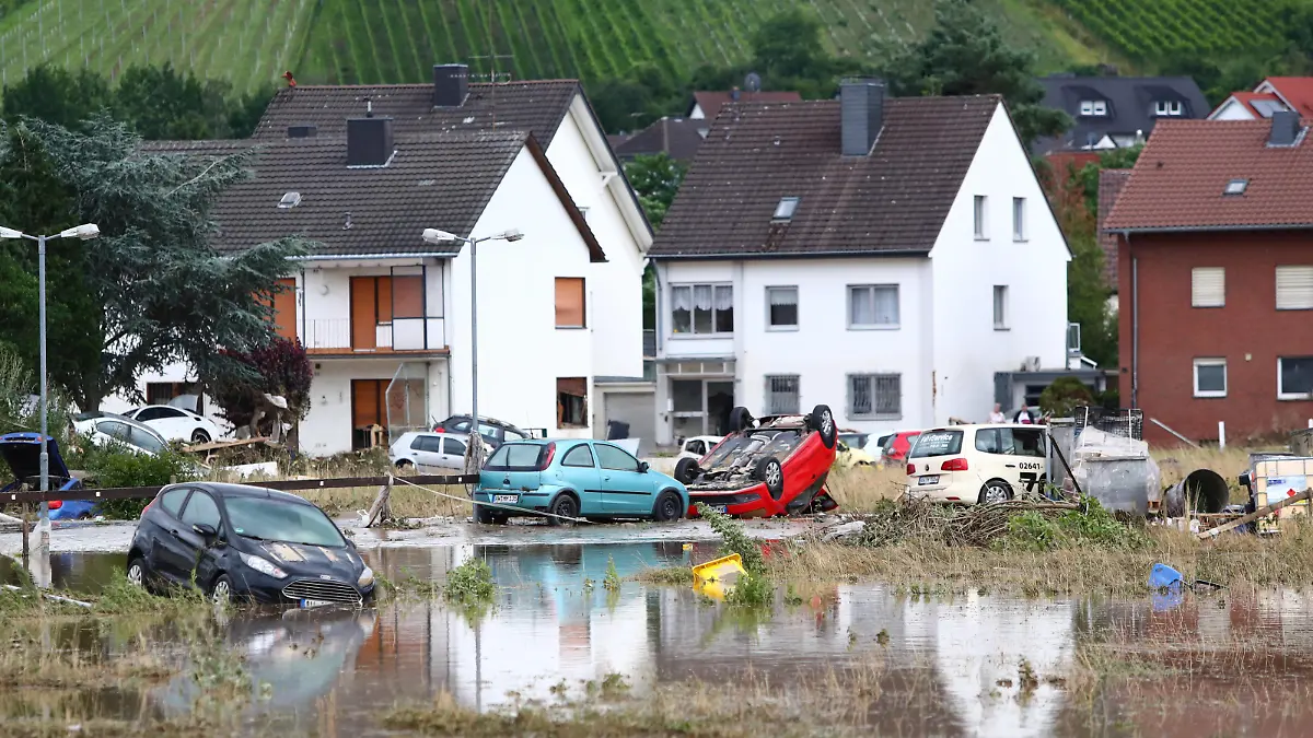 Bad Neuenahr-Ahrweiler Hochwasser in Bad Neuenahr-Ahrweiler Rheinland-Pfalz, 15.07.2021 Die Folgen von Unwetter und Hochwasser in Bad Neuenahr-Ahrweiler: Verwuestung in den Strassen von Bad Neuenahr-Ahrweiler Hochwasser in Bad Neuenahr-Ahrweiler Rheinland-Pfalz, 15.07.2021 *** Bad Neuenahr Ahrweiler Flooding in Bad Neuenahr Ahrweiler Rhineland-Palatinate, 15 07 2021 The consequences of severe weather and flooding in Bad Neuenahr Ahrweiler Verwuestung in the streets of Bad Neuenahr Ahrweiler Flooding in Bad Neuenahr Ahrweiler Rhineland-Palatinate, 15 07 2021 Copyright: xEibner-Pressefotox EP_RWS 