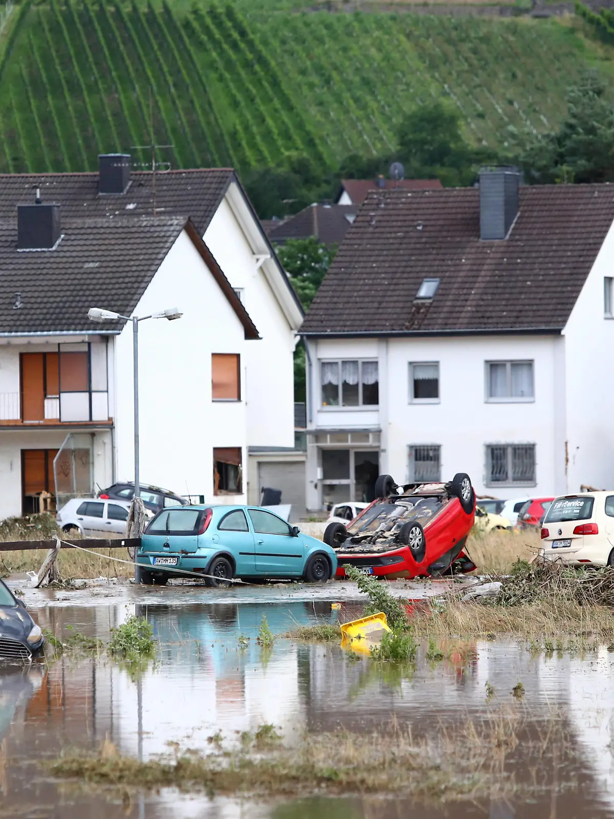 Bad Neuenahr-Ahrweiler Hochwasser in Bad Neuenahr-Ahrweiler Rheinland-Pfalz, 15.07.2021 Die Folgen von Unwetter und Hochwasser in Bad Neuenahr-Ahrweiler: Verwuestung in den Strassen von Bad Neuenahr-Ahrweiler Hochwasser in Bad Neuenahr-Ahrweiler Rheinland-Pfalz, 15.07.2021 *** Bad Neuenahr Ahrweiler Flooding in Bad Neuenahr Ahrweiler Rhineland-Palatinate, 15 07 2021 The consequences of severe weather and flooding in Bad Neuenahr Ahrweiler Verwuestung in the streets of Bad Neuenahr Ahrweiler Flooding in Bad Neuenahr Ahrweiler Rhineland-Palatinate, 15 07 2021 Copyright: xEibner-Pressefotox EP_RWS 