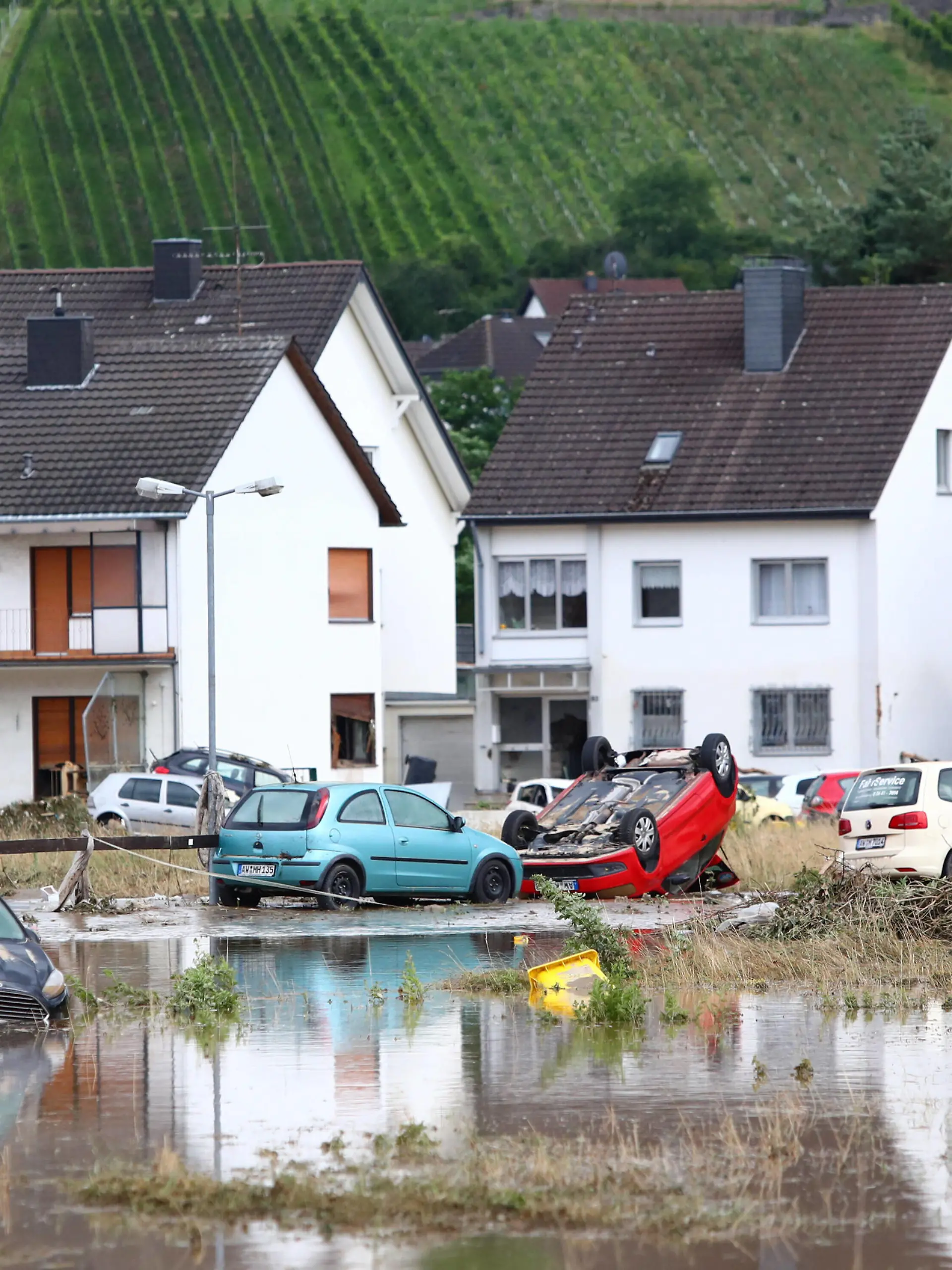 Bad Neuenahr-Ahrweiler Hochwasser in Bad Neuenahr-Ahrweiler Rheinland-Pfalz, 15.07.2021 Die Folgen von Unwetter und Hochwasser in Bad Neuenahr-Ahrweiler: Verwuestung in den Strassen von Bad Neuenahr-Ahrweiler Hochwasser in Bad Neuenahr-Ahrweiler Rheinland-Pfalz, 15.07.2021 *** Bad Neuenahr Ahrweiler Flooding in Bad Neuenahr Ahrweiler Rhineland-Palatinate, 15 07 2021 The consequences of severe weather and flooding in Bad Neuenahr Ahrweiler Verwuestung in the streets of Bad Neuenahr Ahrweiler Flooding in Bad Neuenahr Ahrweiler Rhineland-Palatinate, 15 07 2021 Copyright: xEibner-Pressefotox EP_RWS 