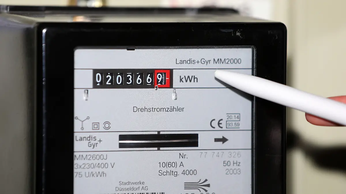 Symbolbild zu steigenden Stromkosten und Kosten für Heizung, Wärme, Öl, Gas und Energie durch die aktuelle Krise und Krieg zwischen Russland und der Ukraine.