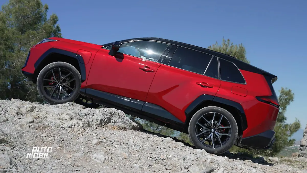 Alex jagt den Toyota über Asphalt und Geröll Bestseller im Check